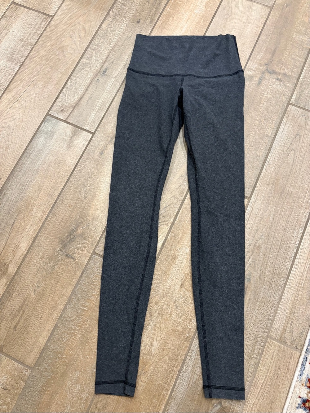 Lululemon women’s gray leggings size 6
